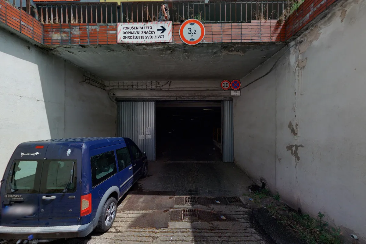 Fotografie autoškoly Autoškola Jízda s učitelkou v Praze (2)