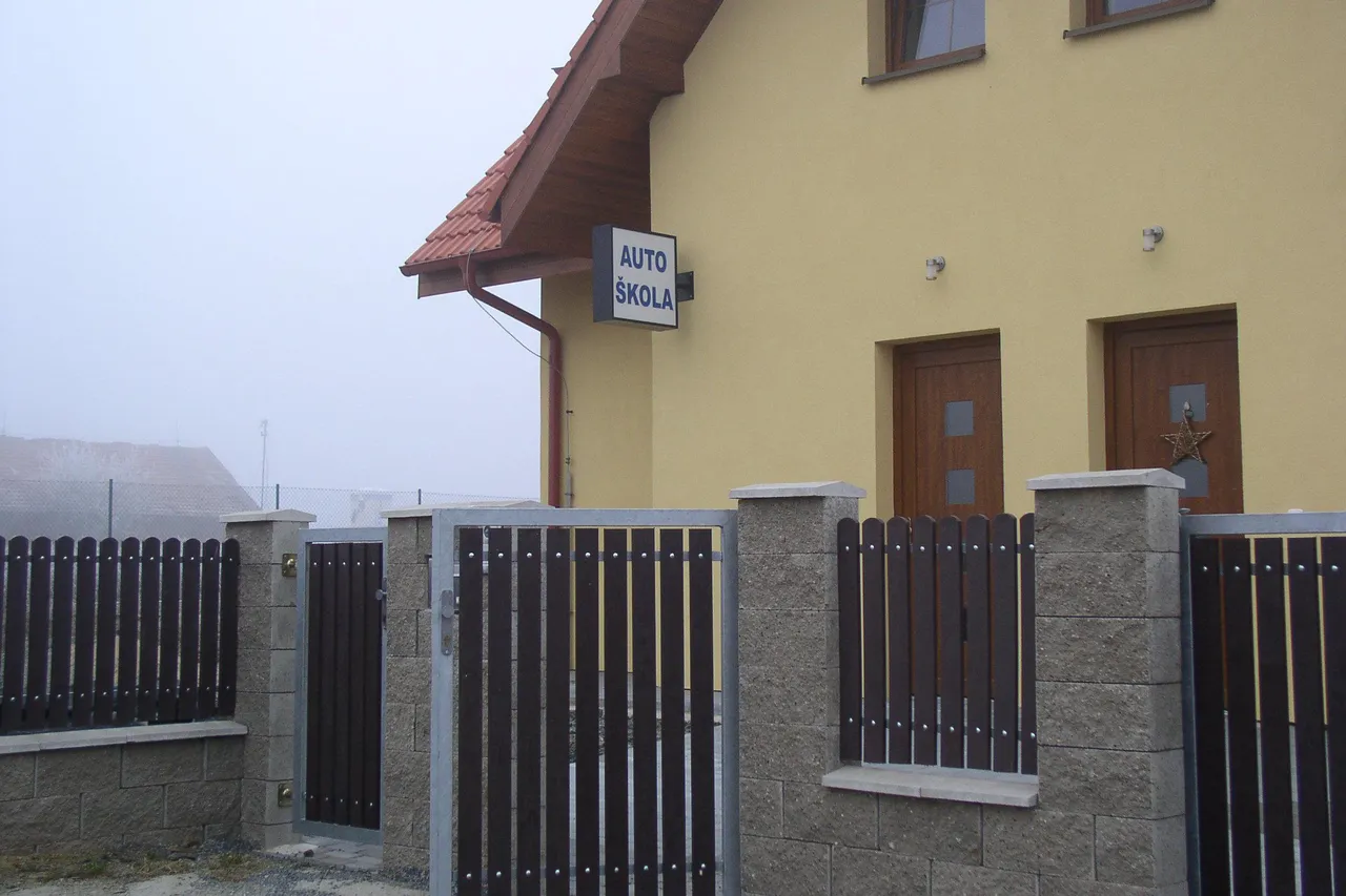 Fotografie autoškoly Autoškola Jesenice ve městě Dolní Jirčany (2)