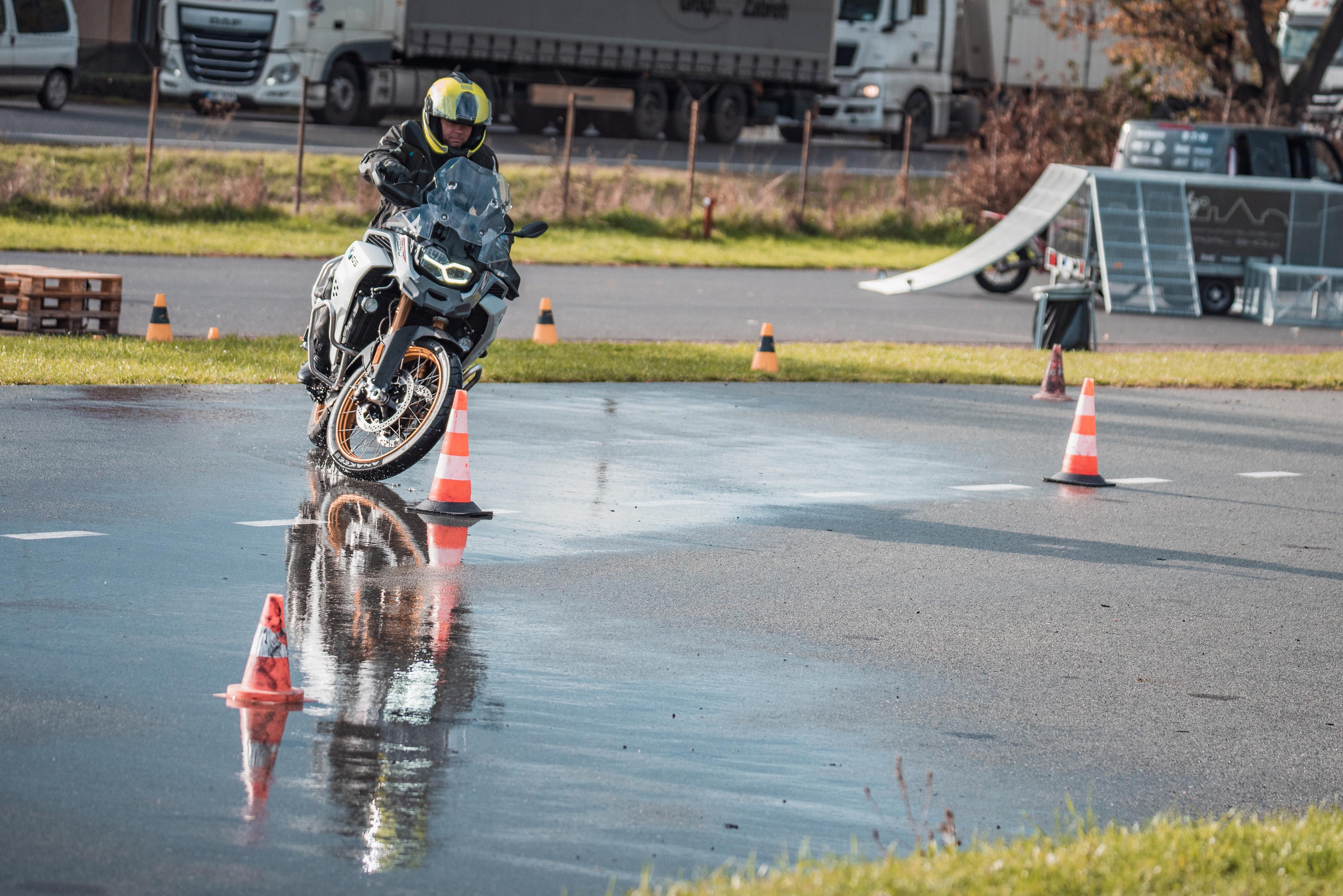 Fotografie autoškoly Autoškola Motoškola Přijďte se projet ve městě Radiměř (4)